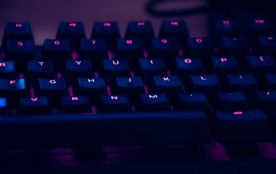 电脑键盘红灯对焦摄影